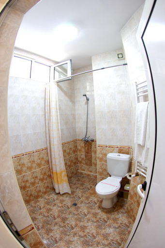 Bathroom, Приятелската къща, Velingrad