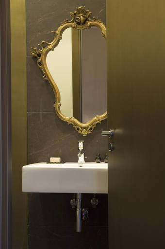 Bathroom 2, Eh13 Luxury Accomodation, Catania