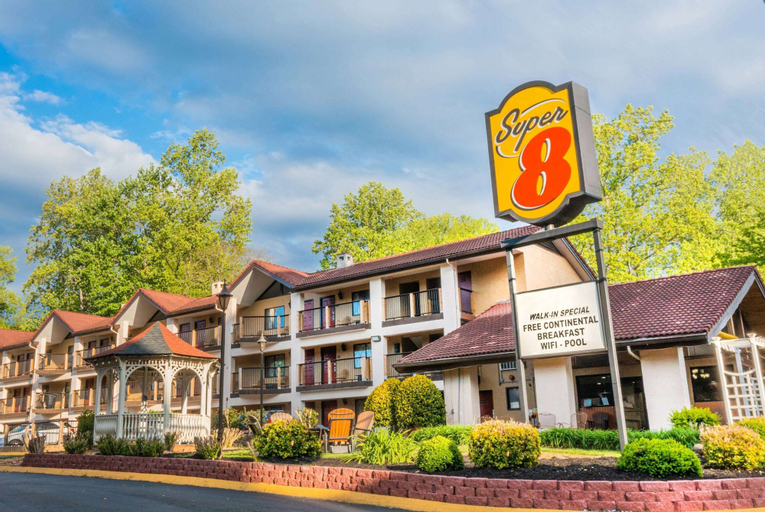 Super 8 by Wyndham Downtown Gatlinburg at Convention Center, Sevier