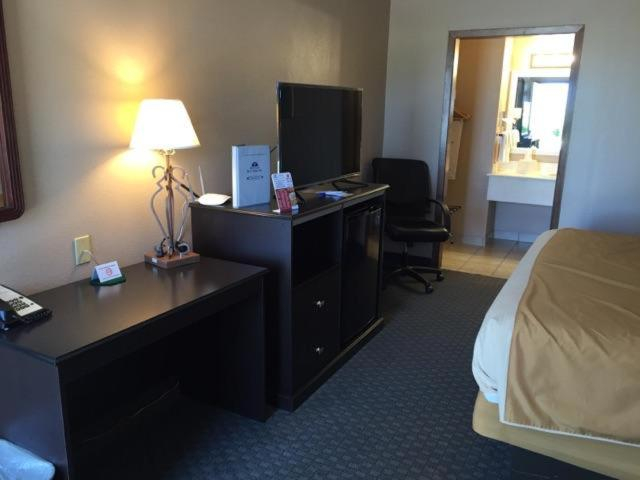 Bedroom, Americas Best Value Inn York, York