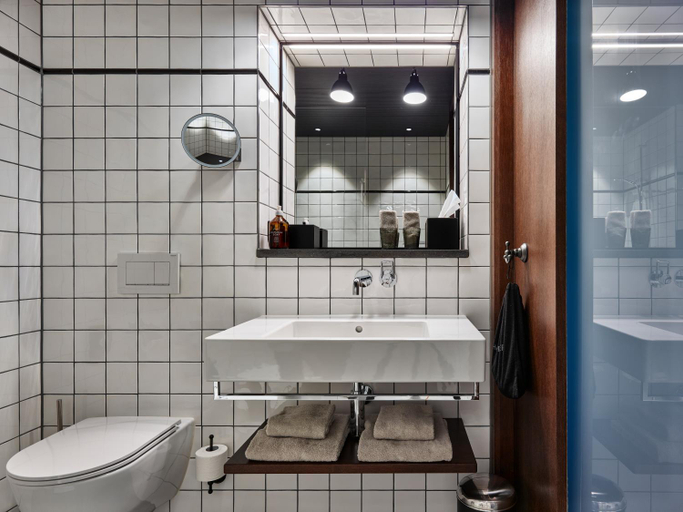 Bathroom, Autohalle Hotel, Andelfingen