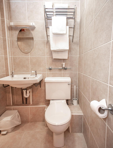Bathroom 3, Trivelles Waterhall Country Hotel, West Sussex