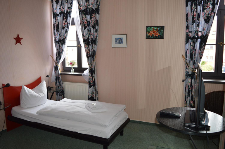 Bedroom 3, Hotel-Sternthaler /Rathauseck, Märkisch-Oderland