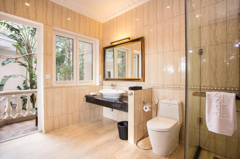 Bathroom 7