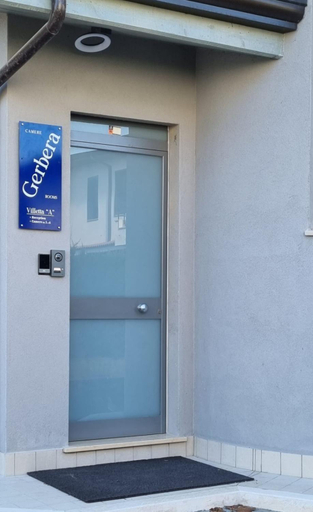 Others 5, Gerberarooms, Isernia