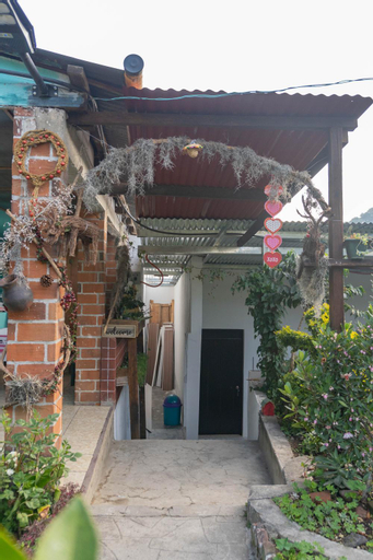 Exterior 15