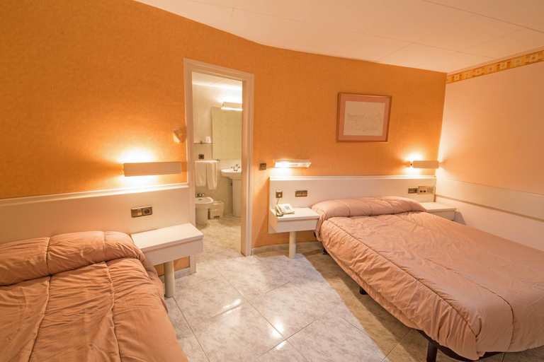 Bedroom 3, Hotel Avenida, Lleida