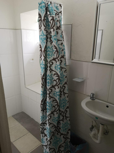 Bathroom 3, Ventnor House Apartments