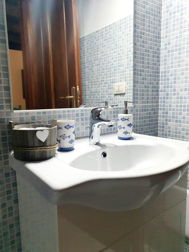 Bathroom 3, Palmas Anna's rooms Is Procilis, Oristano