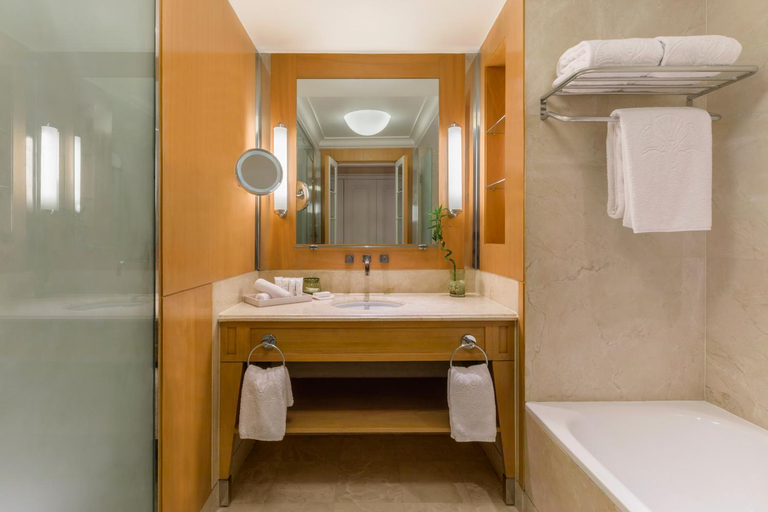 Bathroom 5, Kempinski Nile Hotel, Qasr an-Nil