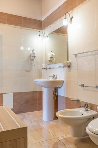 Bathroom 5, Corte San Lorenzo, Salerno