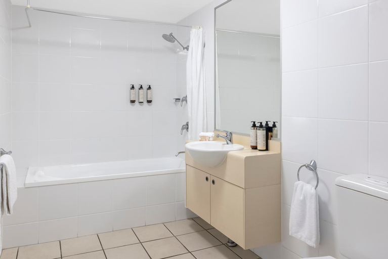 Bathroom 10