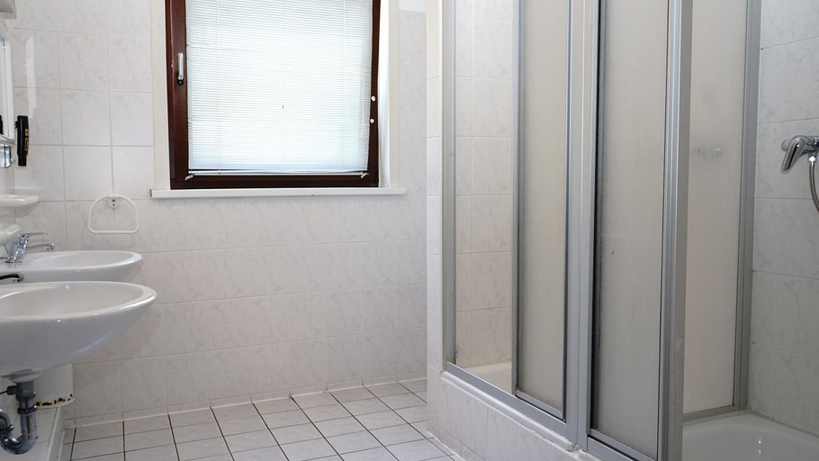 Bathroom 3, Entree Hotel Glinde, Stormarn