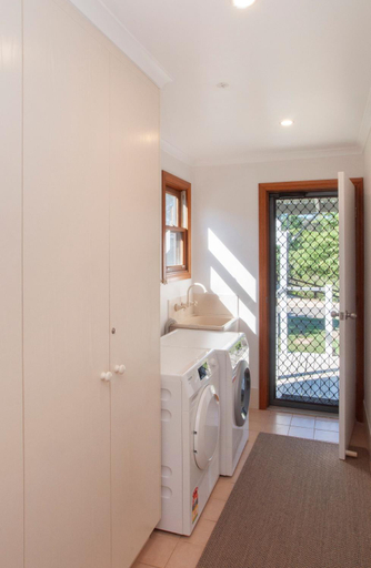Bathroom 3, The Artists Retreat, Hawkesbury