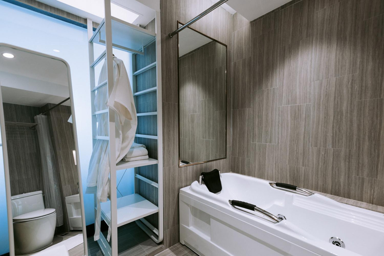Bathroom 4, The Rich Hotel, Muang Nakhon Ratchasima