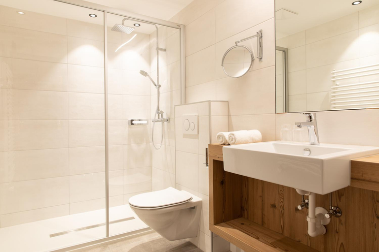 Bathroom 4, Glanz & Glory Hotel, Imst