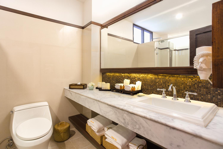 Bathroom 12