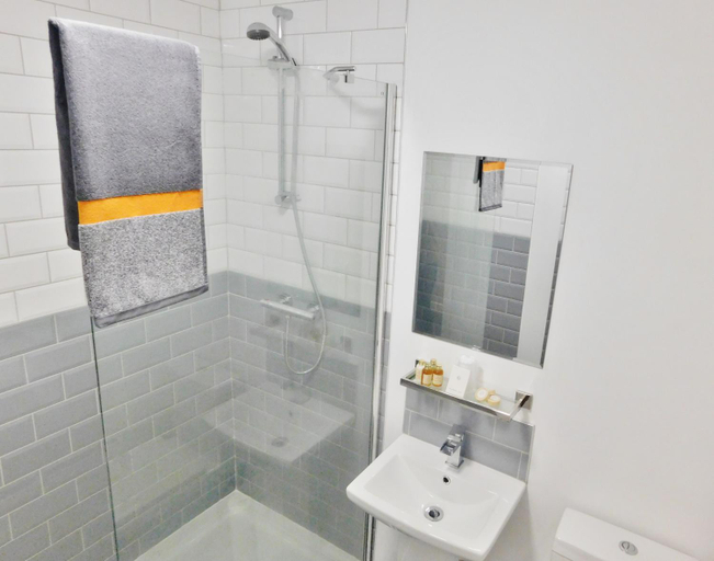 Bathroom 3, The Bulls Head Hotel-NEW, Manchester
