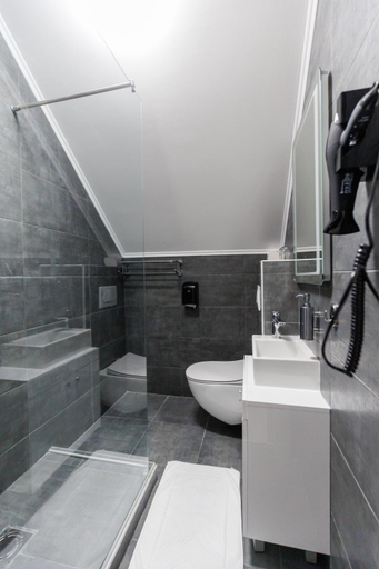 Bathroom 3, Navigator, Subotica