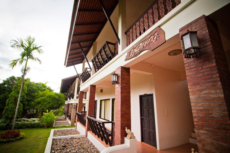Exterior 5