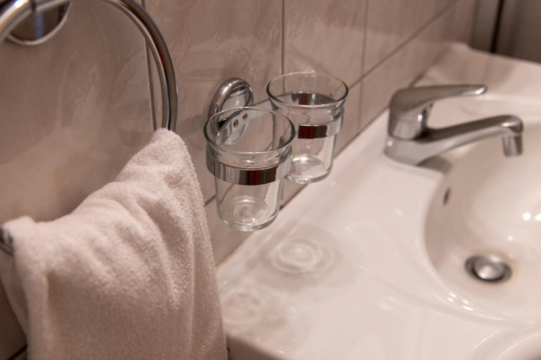 Bathroom 2, Hotel de la place, Pays-d'Enhaut