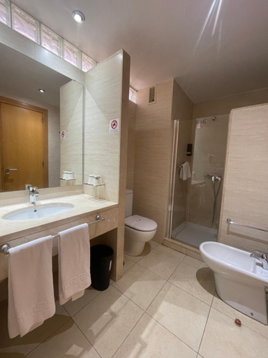 Bathroom 5, Neptuno, Almería
