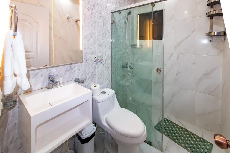 Bathroom 3, Hotel Senorial, Distrito Nacional