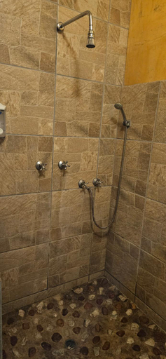 Bathroom 4, Old Vic Travellers Inn Nelspruit, Ehlanzeni