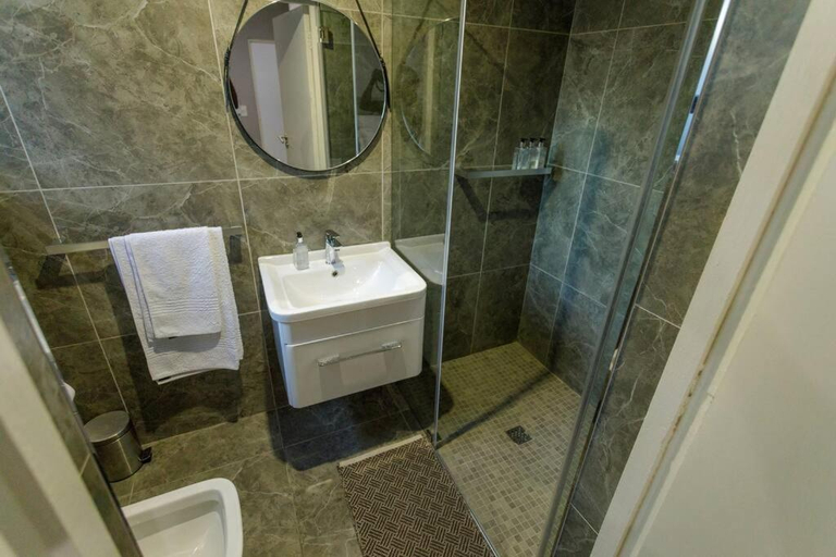 Bathroom 5, Cozier Glitz, City of Cape Town