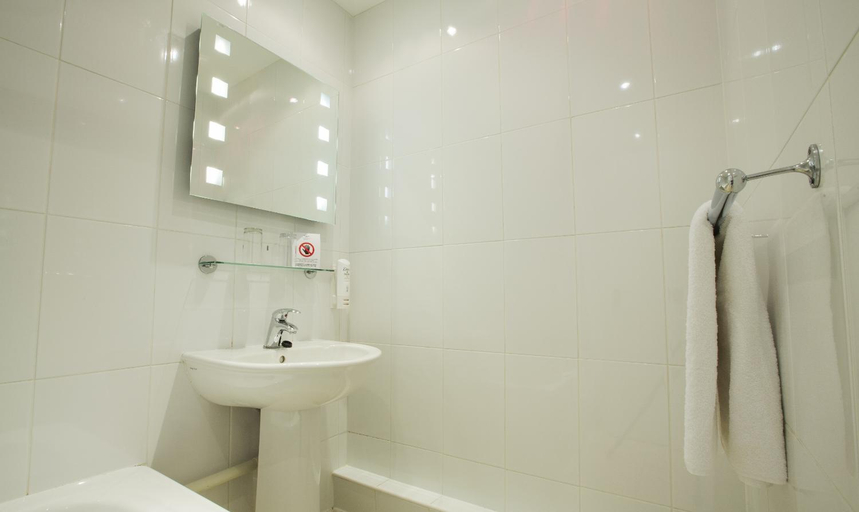 Bathroom 4, Normandy Hotel, Renfrewshire