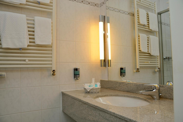 Bathroom 4, Hotel Essener Hof; Sure Hotel Collection by Best Western, Essen