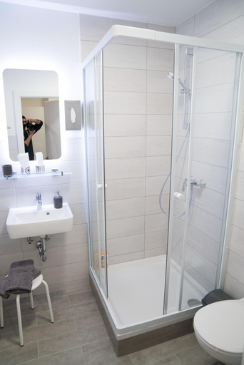 Bathroom 5, La Amalia, Mattersburg