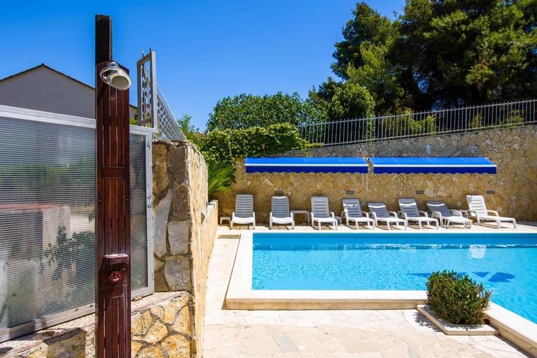 Sport & Beauty 4, Boutique Hotel B&B Villa Paula, Okrug