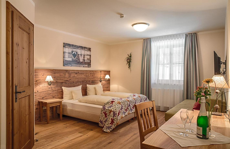 Bedroom 3, Hotel Wirt z´ Engelsberg, Traunstein