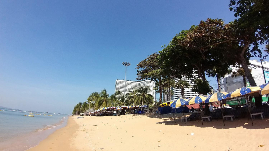 Others 2, Max's Beach House, Pattaya