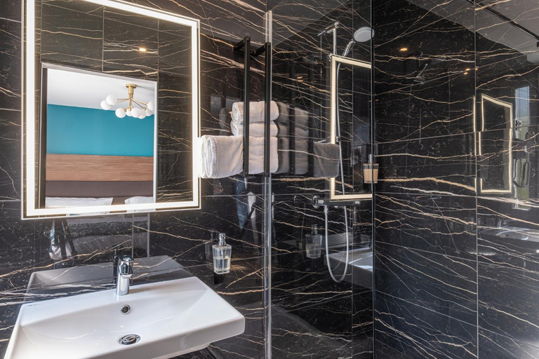 Bathroom 3, Hôtel Le Marignan - Le Havre Centre Gare, Seine-Maritime