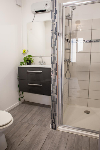 Bathroom 3, Au coeur de Perpignan, Pyrénées-Orientales