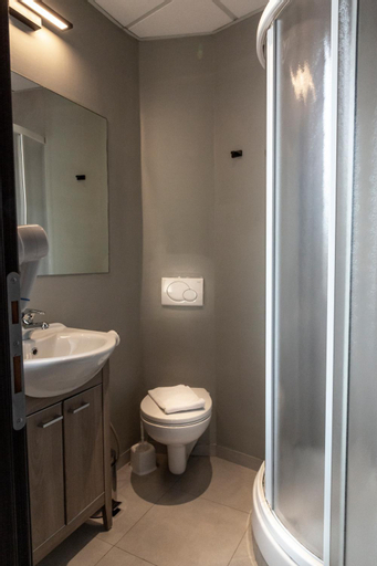 Bathroom 3