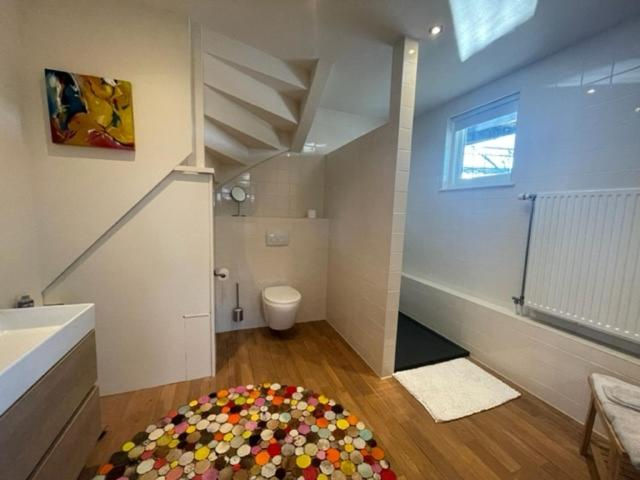 Bathroom 1, Slapenopdewaal, West Maas en Waal