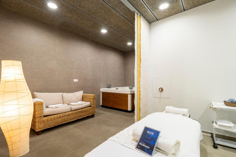 Bedroom 3, Balneari de Rocallaura, Lleida