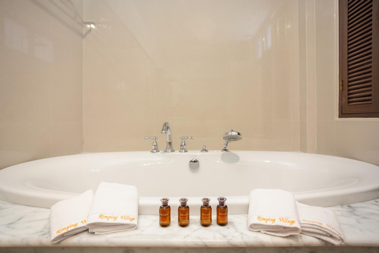 Bathroom 13