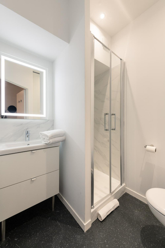 Bathroom 1, Les Cles de La porte Saint-Nicolas - Parking - Centre, Côte-d'Or