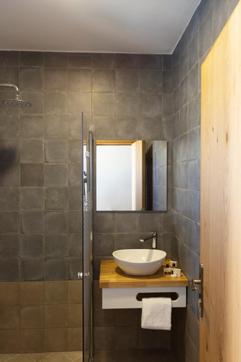 Bathroom 3, Saint Anna Akko