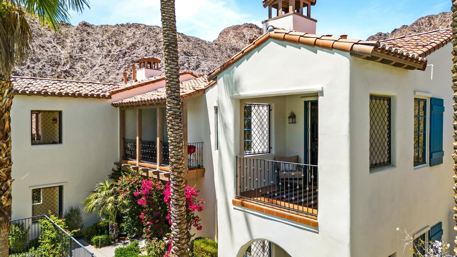 LV014 Legacy Villas Studio Overlooking the Pool, Riverside