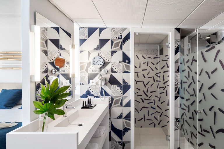 Bathroom 5, Aqua Hotel Onabrava & Spa, Barcelona