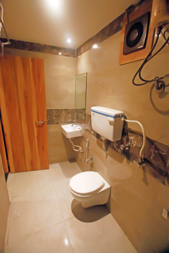 Bathroom 4, Hotel Al Madina Palace, Mumbai City