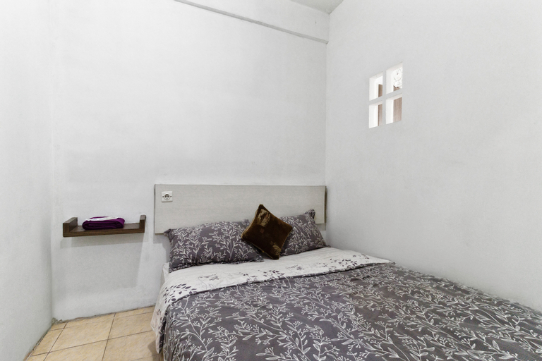 Bedroom 5, The Edge by Lia, Cimahi