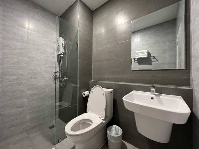 Bathroom 5, Super Highway Hotel, Ban Lat