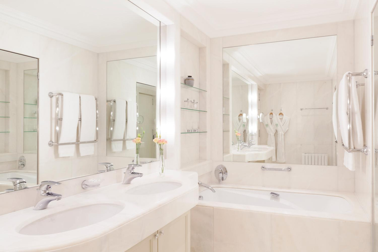 Bathroom 5, Le Bristol Paris, Paris