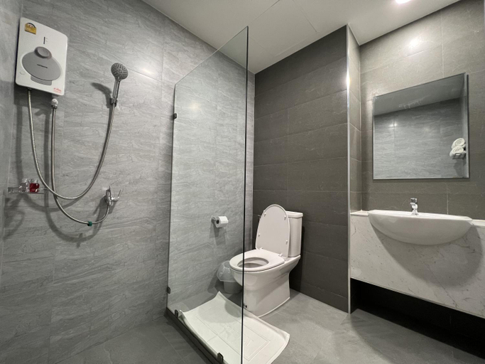 Bathroom 4, Super Highway Hotel, Ban Lat